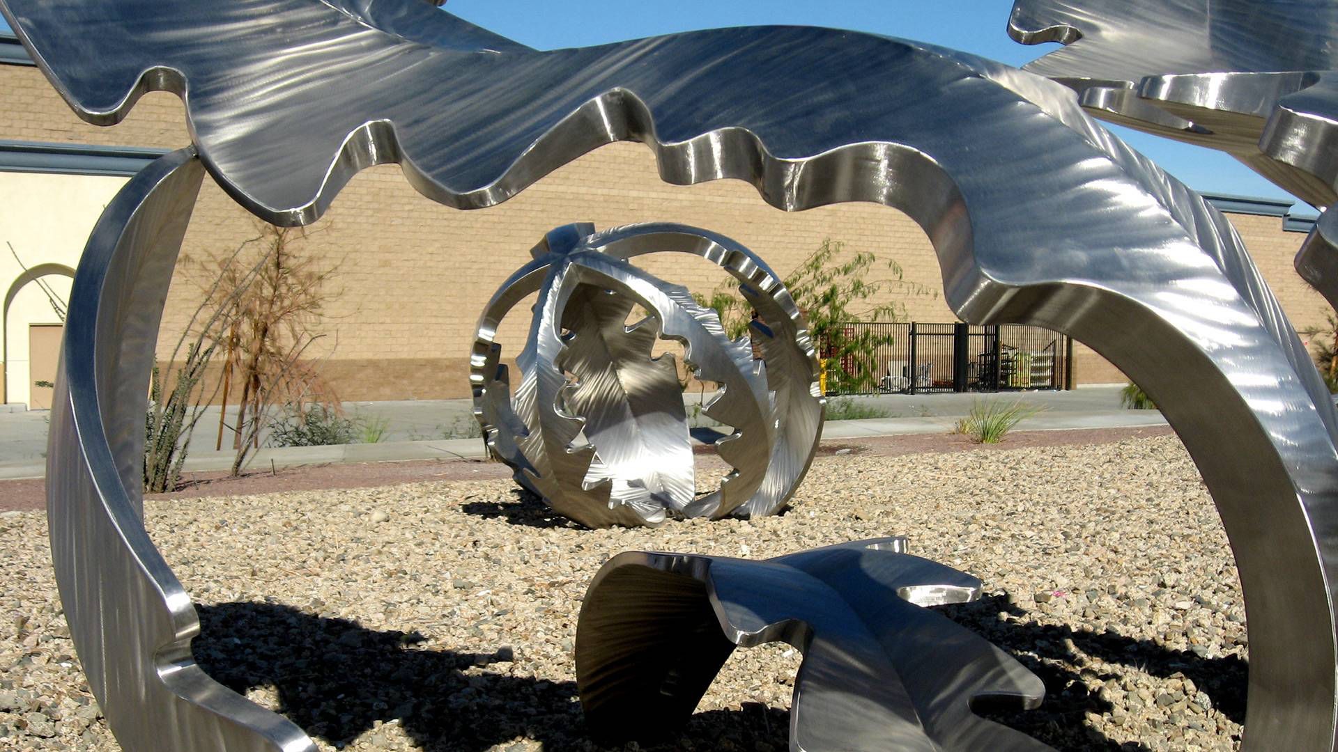 Tumbleweed stainless steel public art sculpture by Heath Satow in Palm Desert California