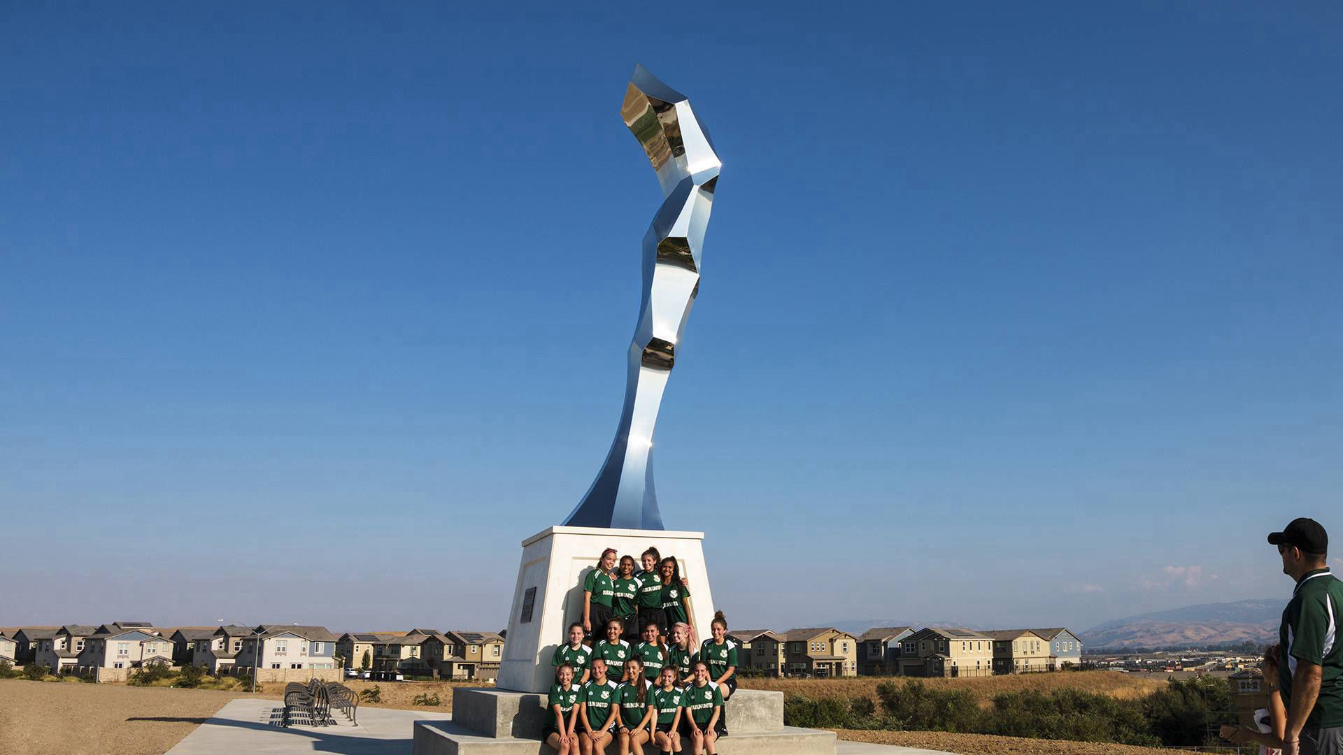 Elatus — mirror-polished stainless steel by Heath Satow, Dublin, CA