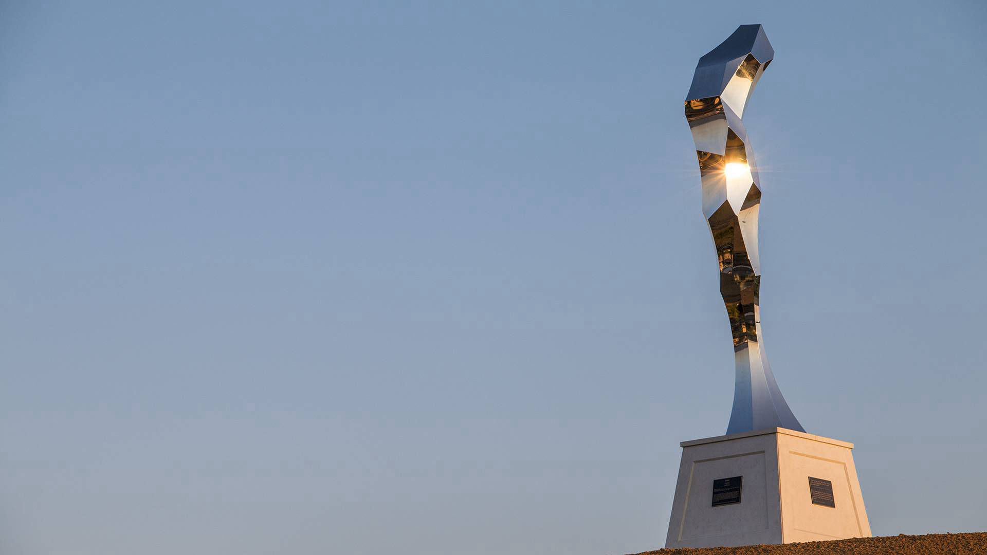 Elatus — mirror-polished stainless steel by Heath Satow, Dublin, CA